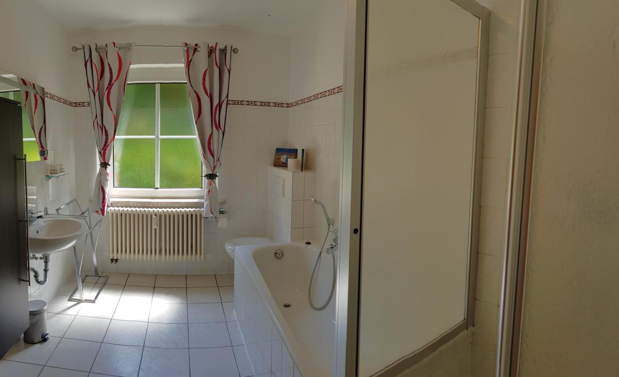 Ferienwohnungen Villa Goldbrunnen บัดเอลสเตอร์ ภายนอก รูปภาพ